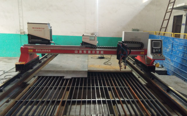 中鐵機械裝備分公司龍門式切割機調試成功 中鐵機械裝備分公司龍門式切割機調試成功