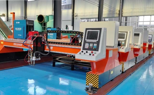 龍門式數(shù)控切割機 龍門式數(shù)控切割機