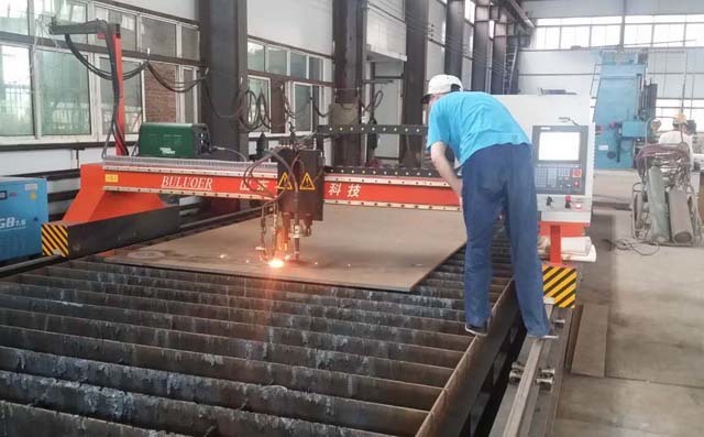 數(shù)控等離子切割機切割工件 數(shù)控等離子切割機切割工件