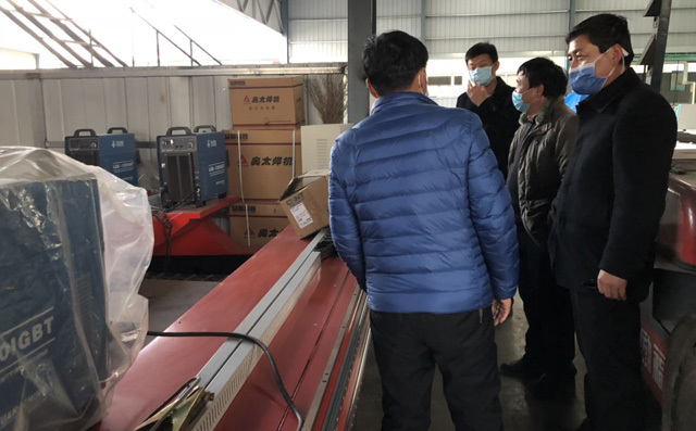 蘇經理給孟總一行介紹 蘇經理給孟總一行介紹