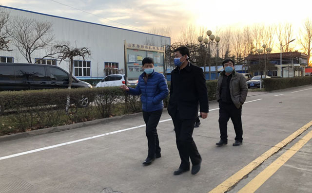 臨沂客戶來數控切割機廠家考察 臨沂客戶來數控切割機廠家考察