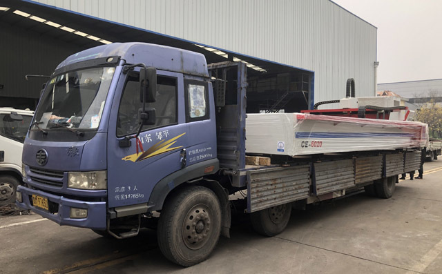 大幅面激光切割機(jī)發(fā)往山東濟(jì)南 大幅面激光切割機(jī)發(fā)往山東濟(jì)南