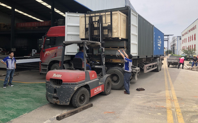 布洛爾激光雕刻機(jī)設(shè)備發(fā)往英國 布洛爾激光雕刻機(jī)設(shè)備發(fā)往英國