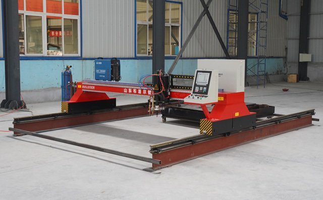 布洛爾數控等離子切割機使用穩定，生產效率高