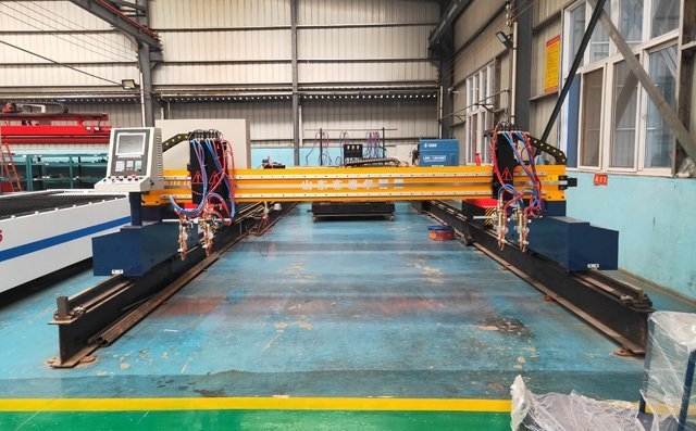 火焰切割機用來切割機碳素鋼板 火焰切割機用來切割機碳素鋼板