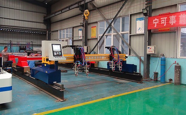 多頭數控火焰切割機,切割效率更高、更快。 多頭數控火焰切割機,切割效率更高、更快。