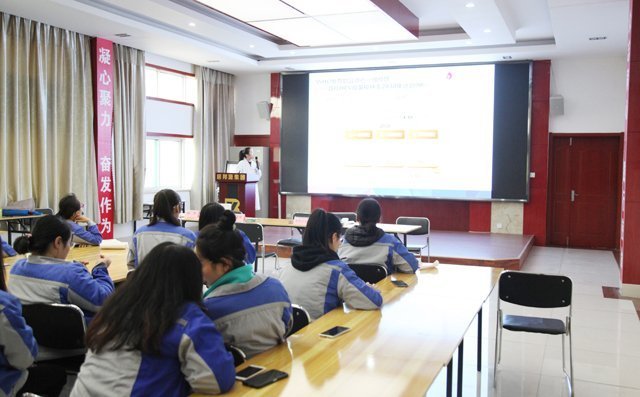 婦幼保健院的專家們通過圖片和案例,深入淺出地講解了女性健康知識 婦幼保健院的專家們通過圖片和案例,深入淺出地講解了女性健康知識