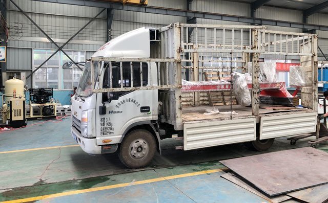 數控火焰切割機發貨 數控火焰切割機發貨