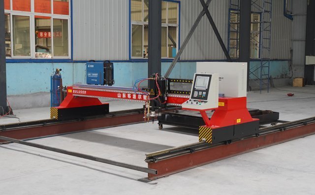 龍門式切割機采用雙邊驅動方式 龍門式切割機采用雙邊驅動方式