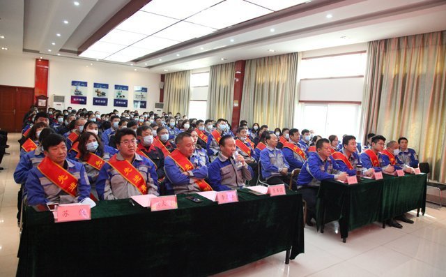 布洛爾激光召開2021年終總結暨優秀員工表彰大會 布洛爾激光召開2021年終總結暨優秀員工表彰大會