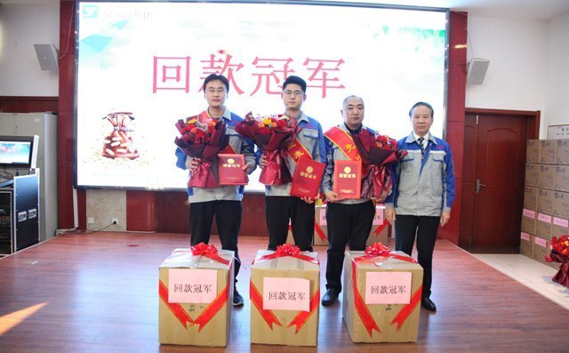 景奉國董事長為各項目部冠軍頒獎 景奉國董事長為各項目部冠軍頒獎